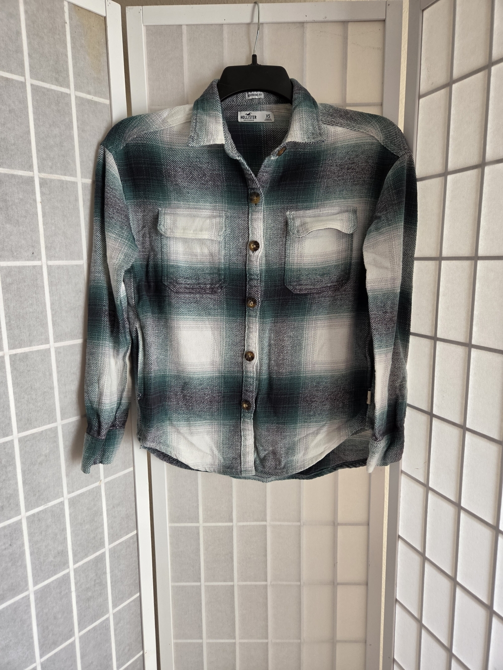Hollister Green Black and White Plaid Button-Down Shirt - XS
